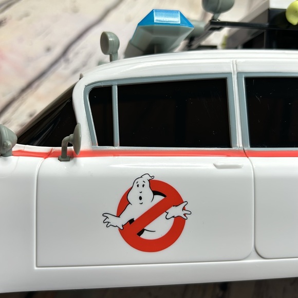 Ghostbusters Frozen Empire ECTO-1 Popcorn Bucket - Picture 11 of 12
